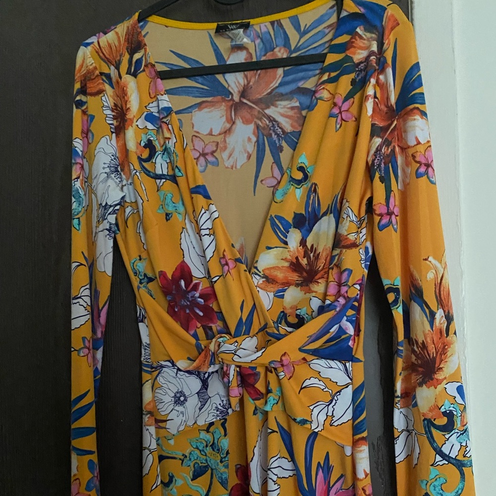 New Floral Fitted MIDI Dress Size Small